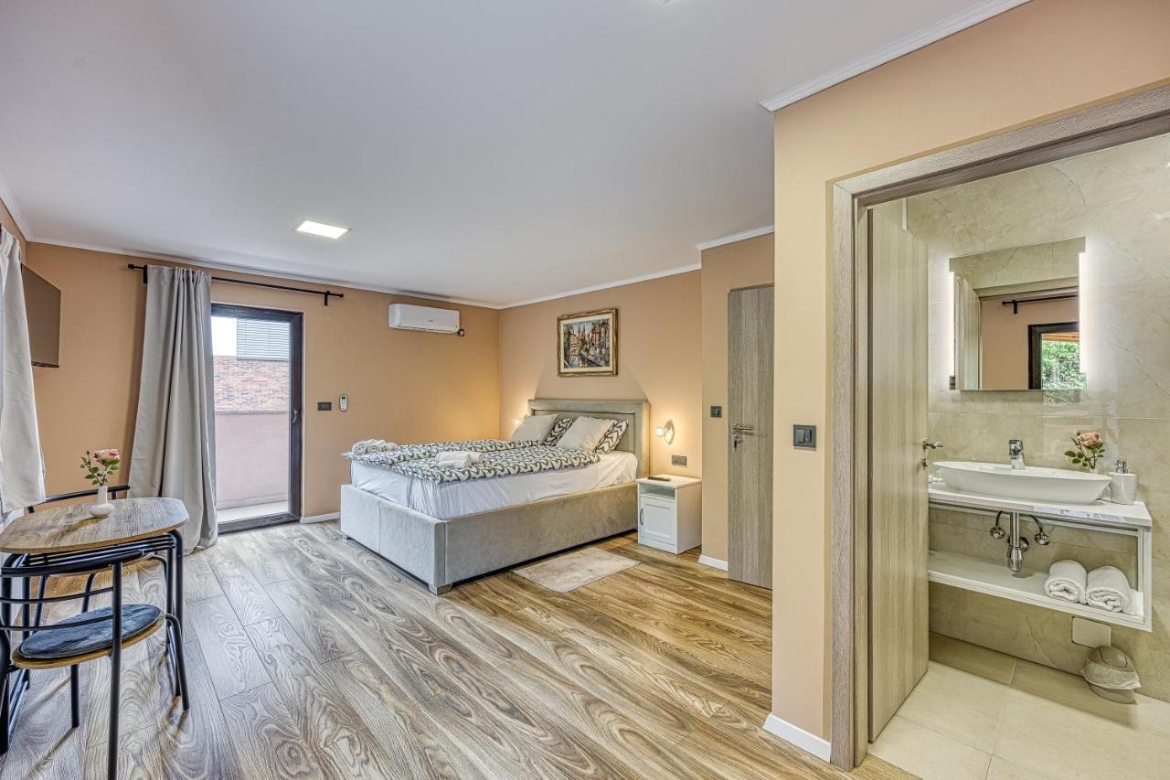 Urban Oasis With Terrace And Parking - Happy Apartment