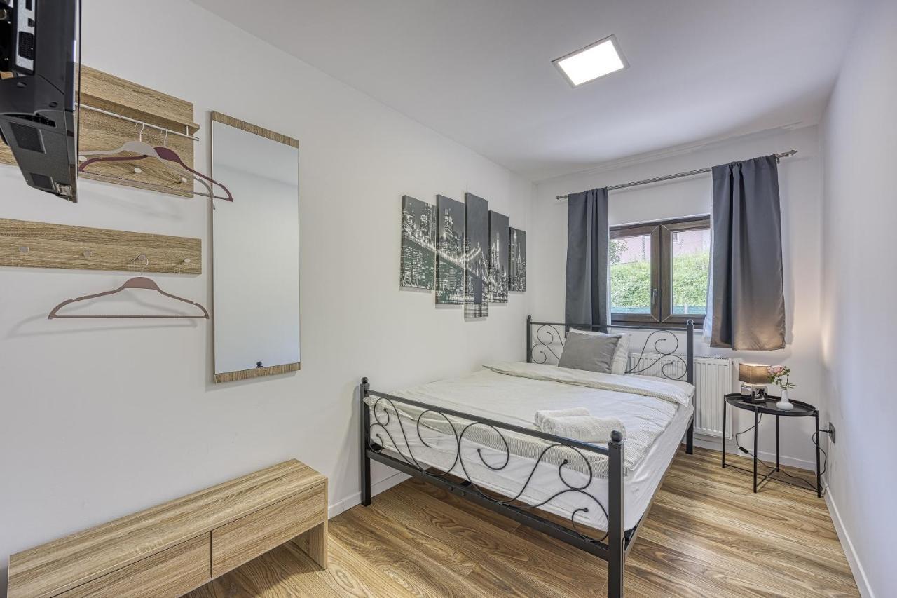 Urban Oasis With Terrace And Parking - Happy Apartment