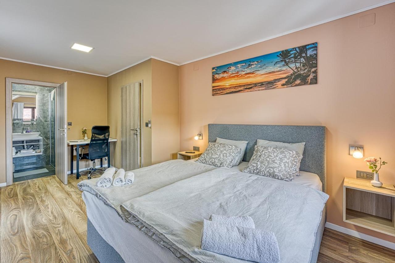 Urban Oasis With Terrace And Parking - Happy Apartament